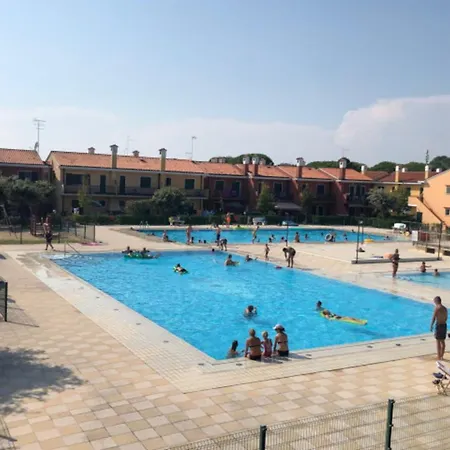 Relaxing Townhouse With Pool Access In *
