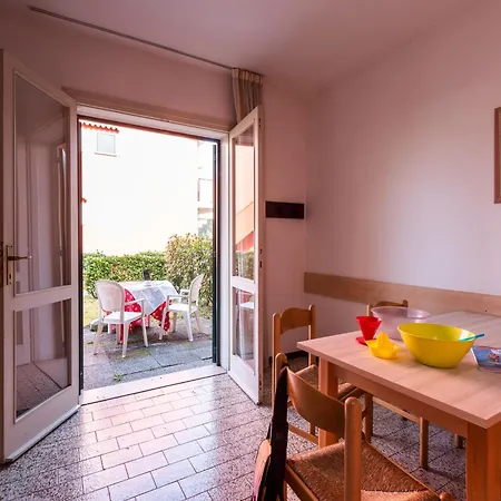 Relaxing Townhouse With Pool Access In * Μπιμπιόνε