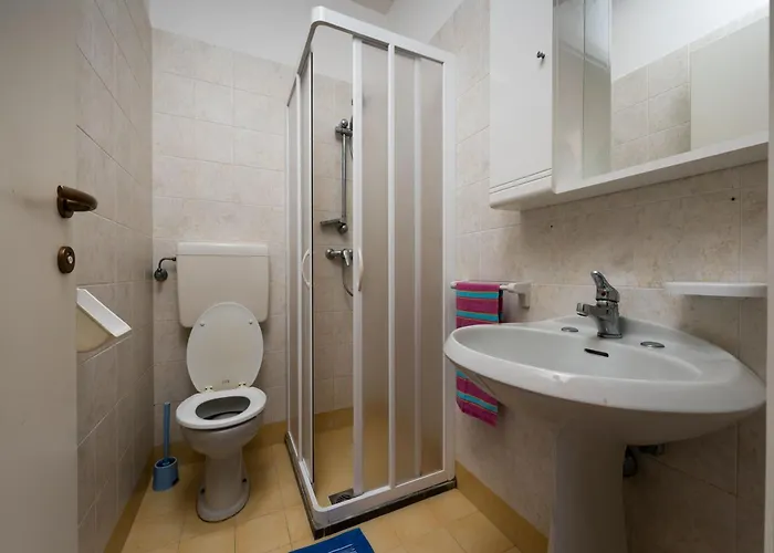 Relaxing Townhouse With Pool Access In