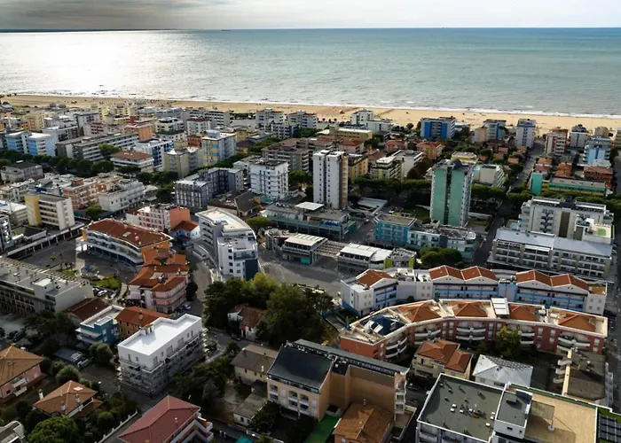 Relaxing Townhouse With Pool Access In Bibione